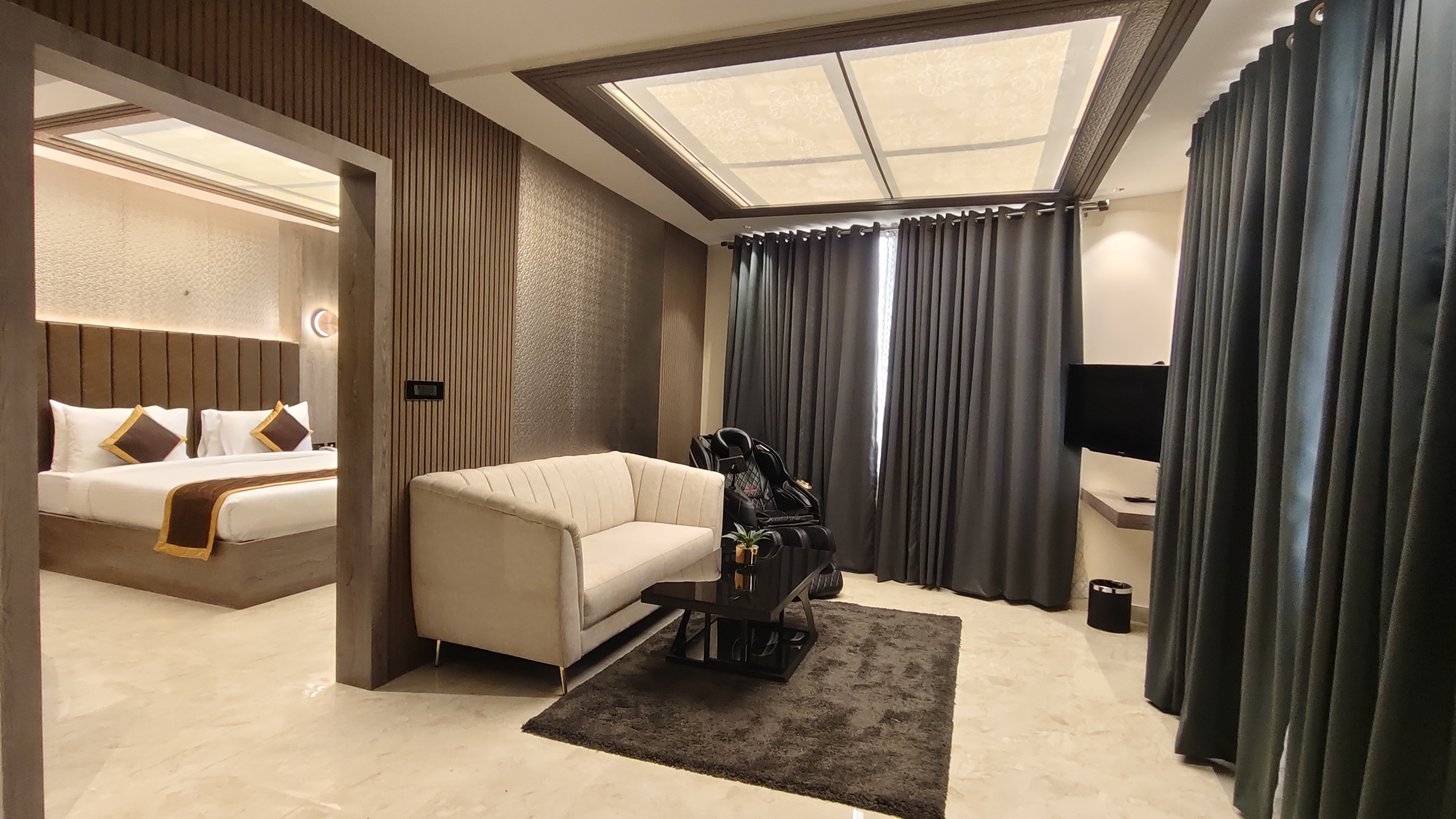 Chancellor Sky Suite Room